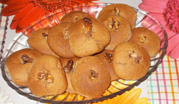 Празнични меденки с орехи