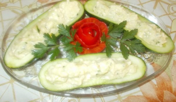 Предястие с корнишони и кашкавал