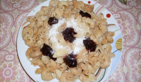 Препечени макарони със сладко