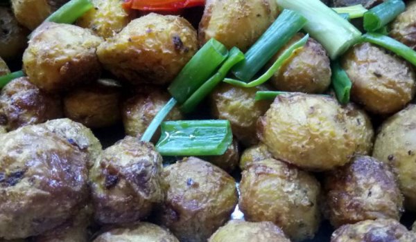 Пресни картофчета в свинска мас