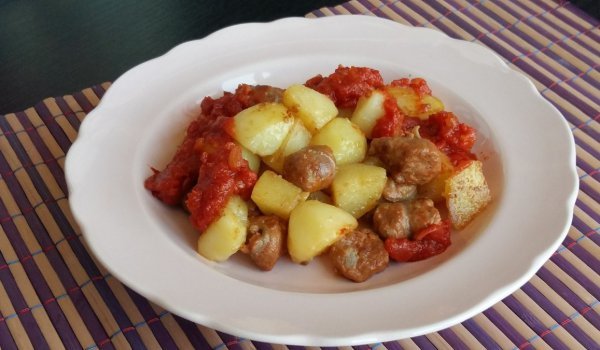 Пресни картофи с чоризо