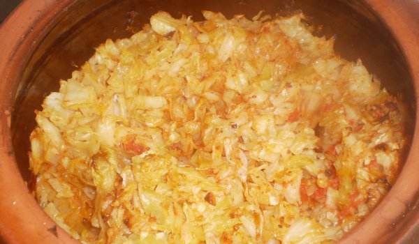 Прясно постно зеле в гювеч