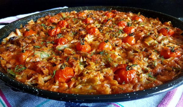 Прясно зеле с домати и копър