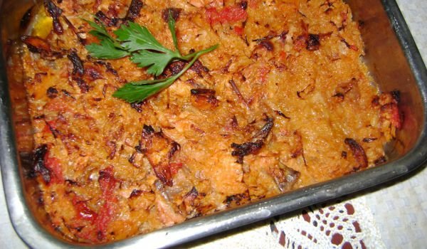 Прясно зеле с домати и моркови във фурна