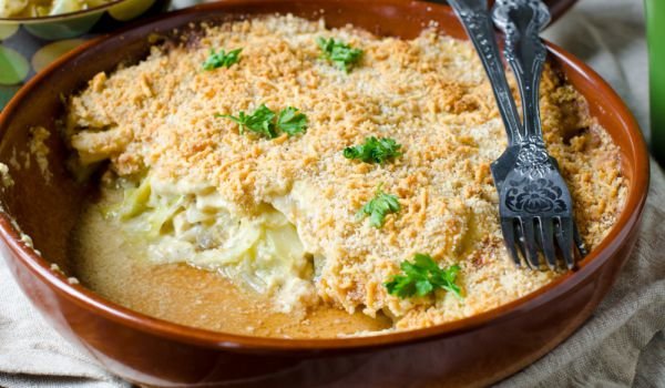 Прясно зеле с картофи на фурна