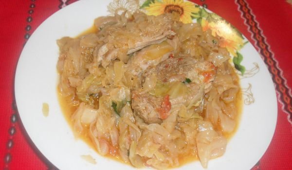 Прясно зеле с парчета месо