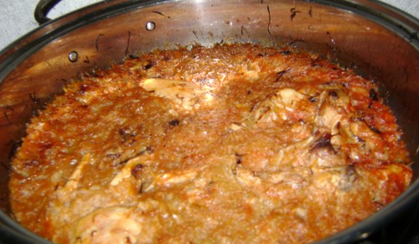 Прясно зеле с пилешко и ориз на фурна