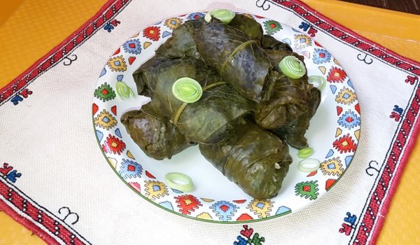 Приказни сарми от лапад с киноа