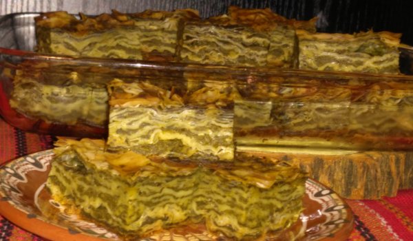 Пролетна баница с коприва и лапад