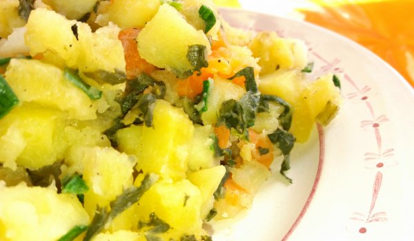 Пролетна картофена салата с лапад