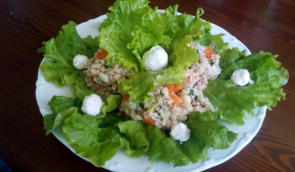 Пролетна салата с булгур