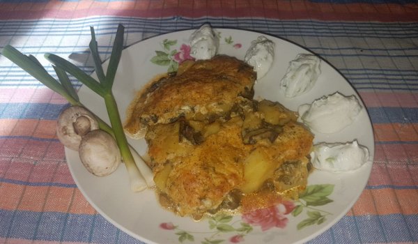 Пролетна запеканка с картофи, спанак и гъби