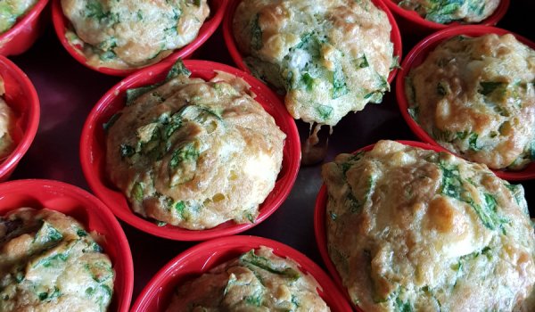 Пролетни мъфини със спанак