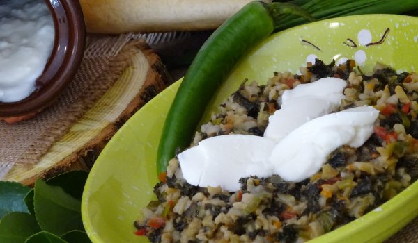 Пролетно ястие с коприва и кафяв ориз