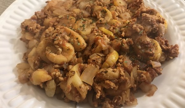 Пуешка кайма с жълти тиквички на фурна