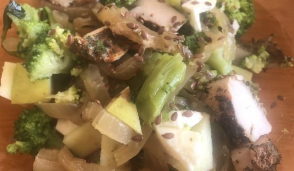 Пуешко с броколи и ябълки