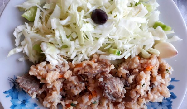 Пуешко с кафяв ориз и маслини