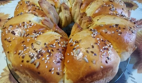 Пухкава питка Цвете на конци