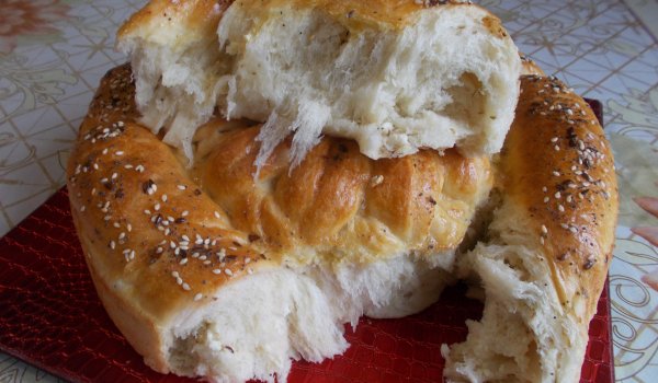 Пухкавелка на конци с извара и кашкавал