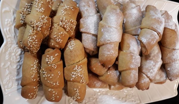 Пухкави кифлички с локум и сладко