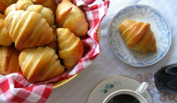 Пухкави кифлички с локум
