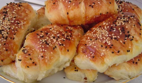 Пухкави кифлички със сирене и магданоз