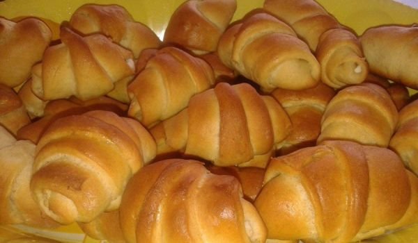 Пухкави кифлички със сирене