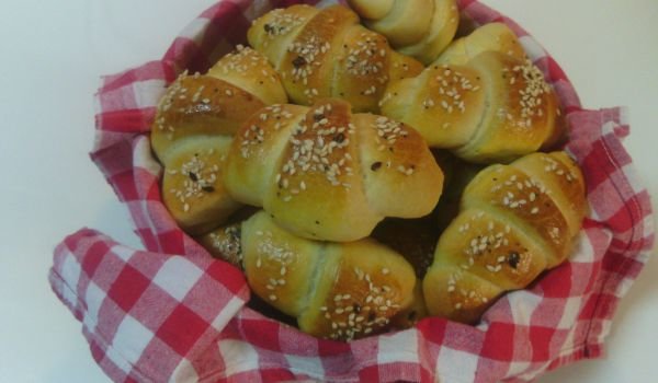 Пухкави кифлички със сиренце