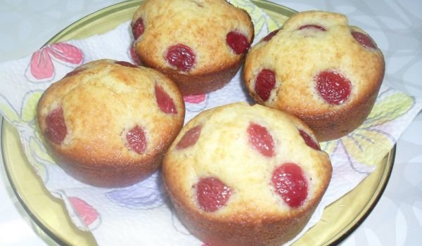 Пухкави мъфини с череши