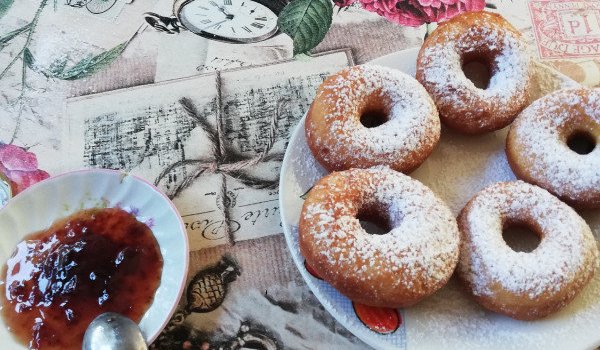 Пухкави понички с дупка