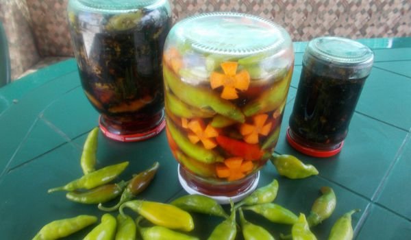 Пукани и сурови люти чушки в сладко-кисел сос