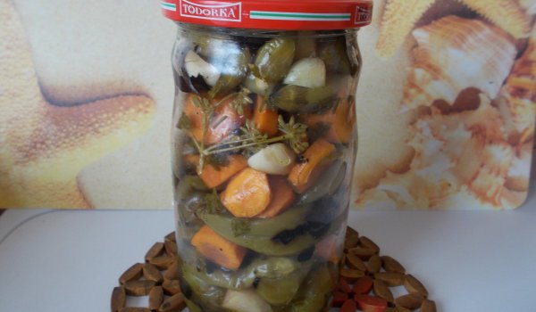 Пукани люти чушки в марината