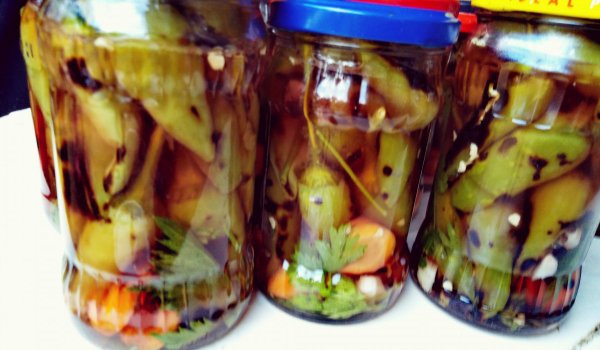 Пукани люти чушлета с моркови и олио