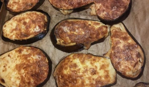 Пълнен патладжан с 3 вида сирена