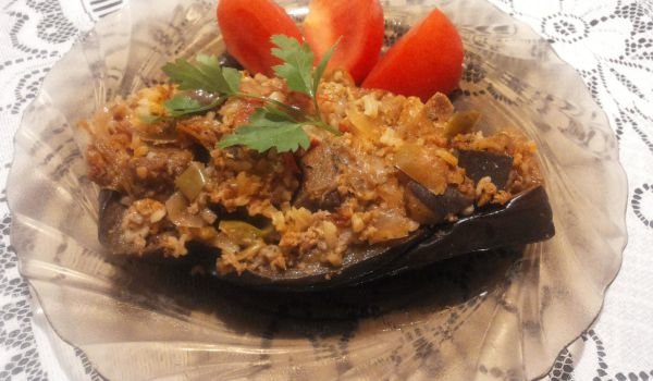 Пълнен патладжан с кайма и ориз
