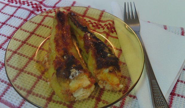 Пълнен пипер с извара и сирене на фурна