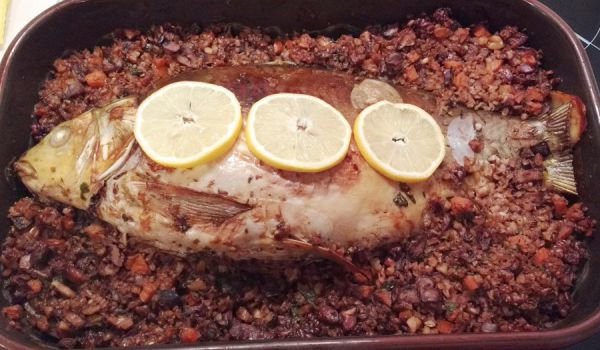 Пълнен шаран с булгур и орехи