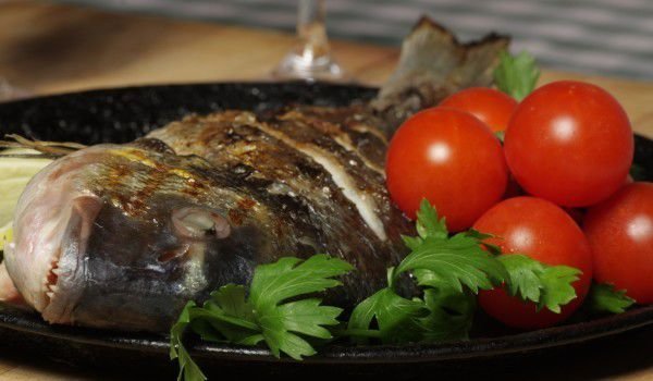 Пълнен шаран с домати