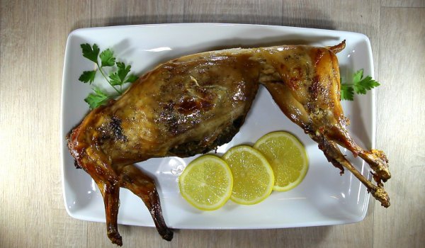 Пълнен заек с ориз и гъби