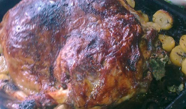 Пълнена агнешка плешка с пресни картофки