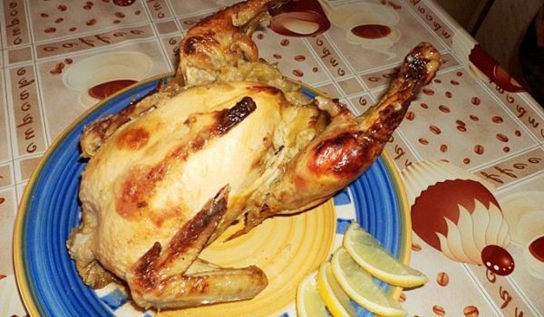 Пълнена кокошка с ориз и зеле