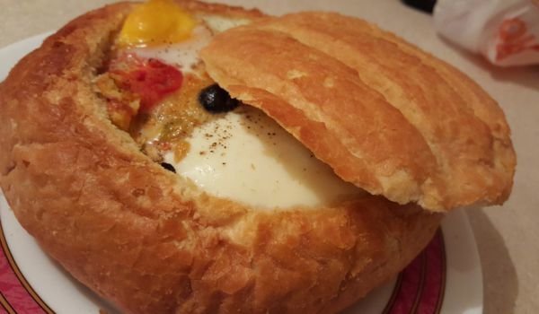 Пълнена погачка с чушки и маслини