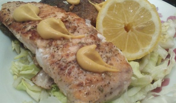 Пълнена сьомга с дресинг от горчица и мед