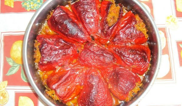 Пълнени червени чушки с ориз