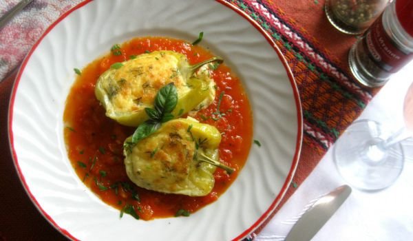 Пълнени чушки и сос Маринара