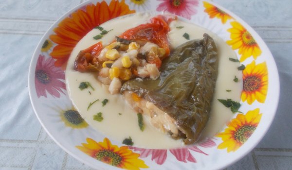 Пълнени чушки с боб и царевица