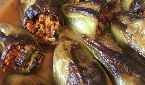 Пълнени чушки с булгур и сушени домати