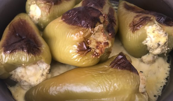 Пълнени чушки с яйца извара и киноа