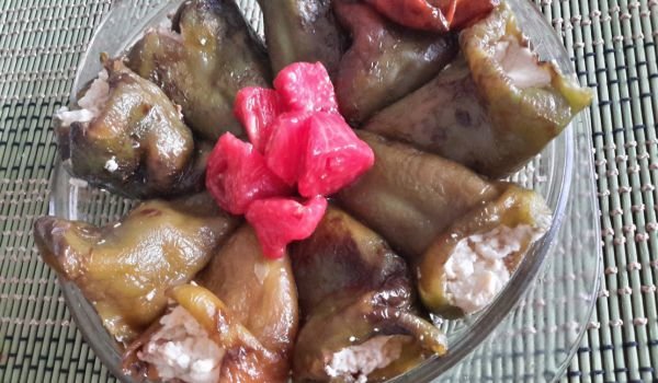 Пълнени чушки с яйце, сирене и кашкавал