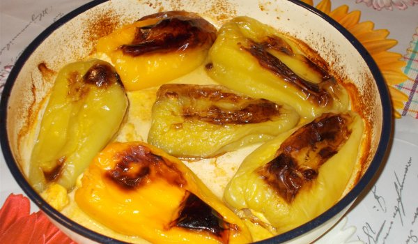 Пълнени чушки с извара и яйца